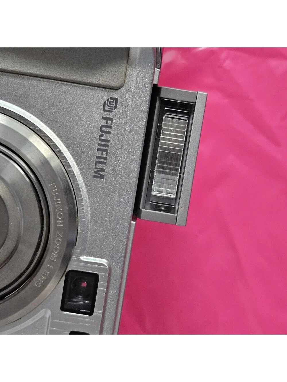 Fujifilm Digital Camera FinePix E550 6.3MP Silver DOES NOT WORK PARTS ONLY